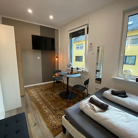 1 - Renovierte Am Rhein - Eigenes Bad, Kueche, Wifi Apartament *