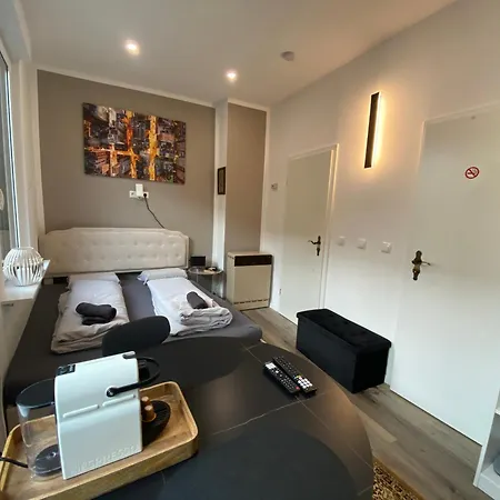 1 Koblenz - Renovierte Unterkunft Am Rhein - Eigenes Bad, Kueche, Wifi *