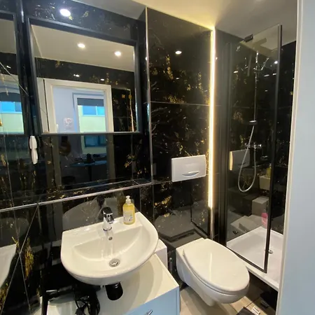 Apartament 1 - Renovierte Am Rhein - Eigenes Bad, Kueche, Wifi Koblencja