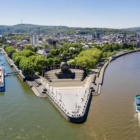 1 - Renovierte Am Rhein - Eigenes Bad, Kueche, Wifi Koblencja