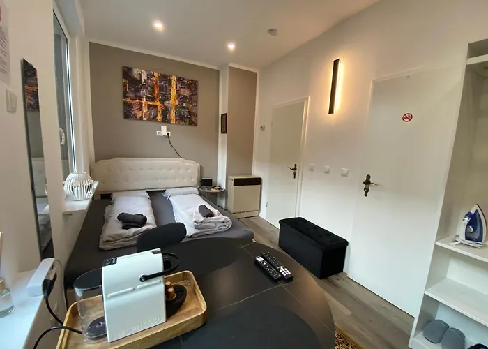 1 Koblenz - Renovierte Unterkunft Am Rhein - Eigenes Bad, Kueche, Wifi *